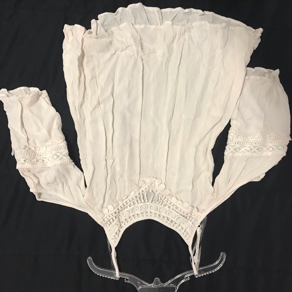 Bundle of 3 cold shoulder tops - Picture 5 of 8